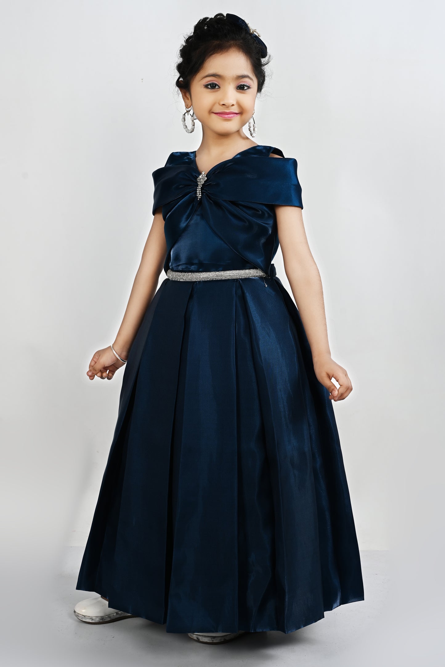 Satin gown with v neck offsholder-24MA00383