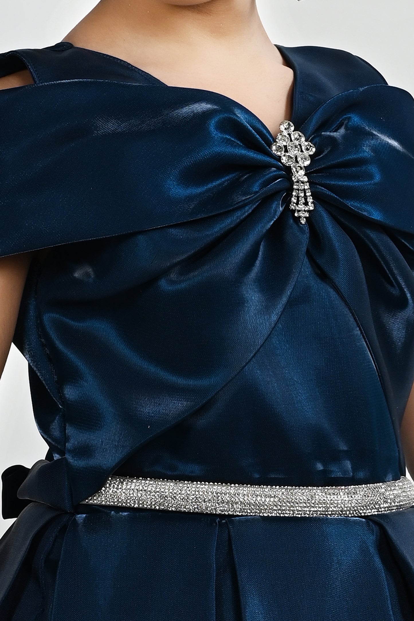 Satin gown with v neck offsholder-24MA00383
