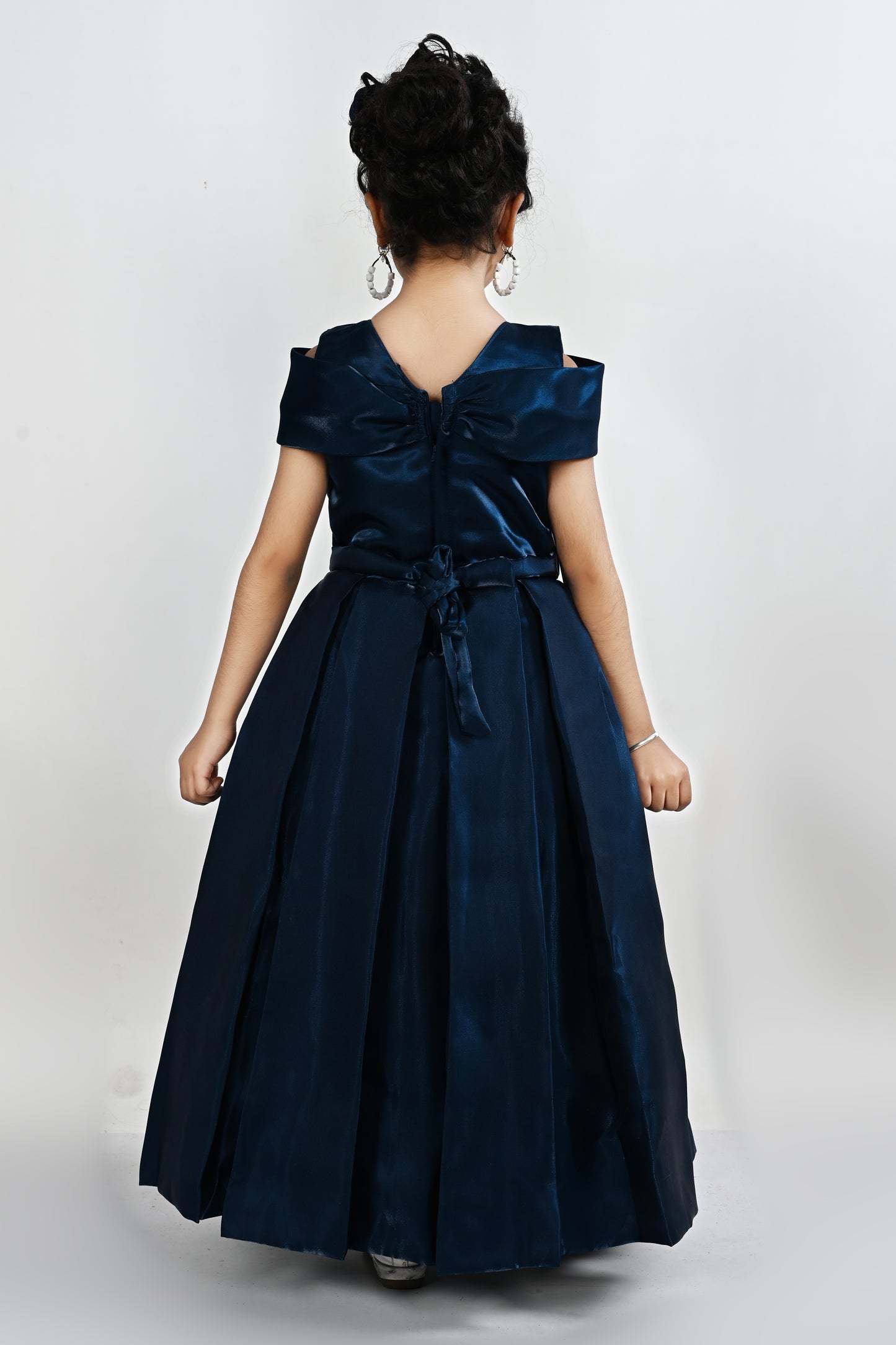 Satin gown with v neck offsholder-24MA00383